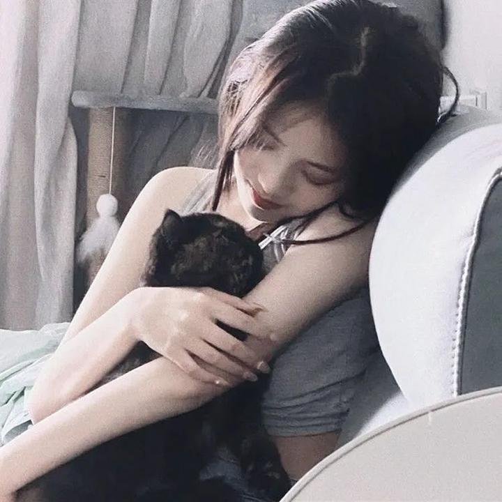 然后,她找到了我 封面