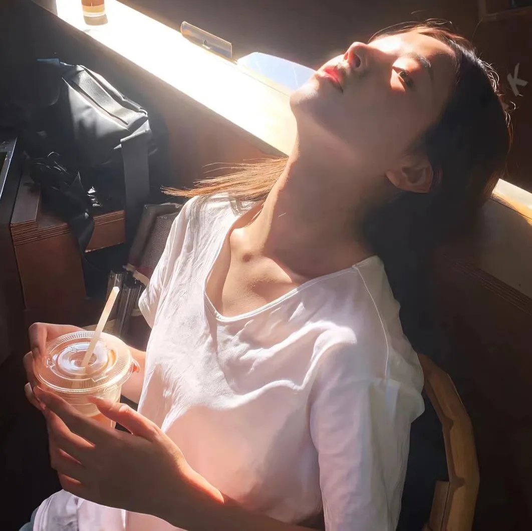 海滩的一天 封面